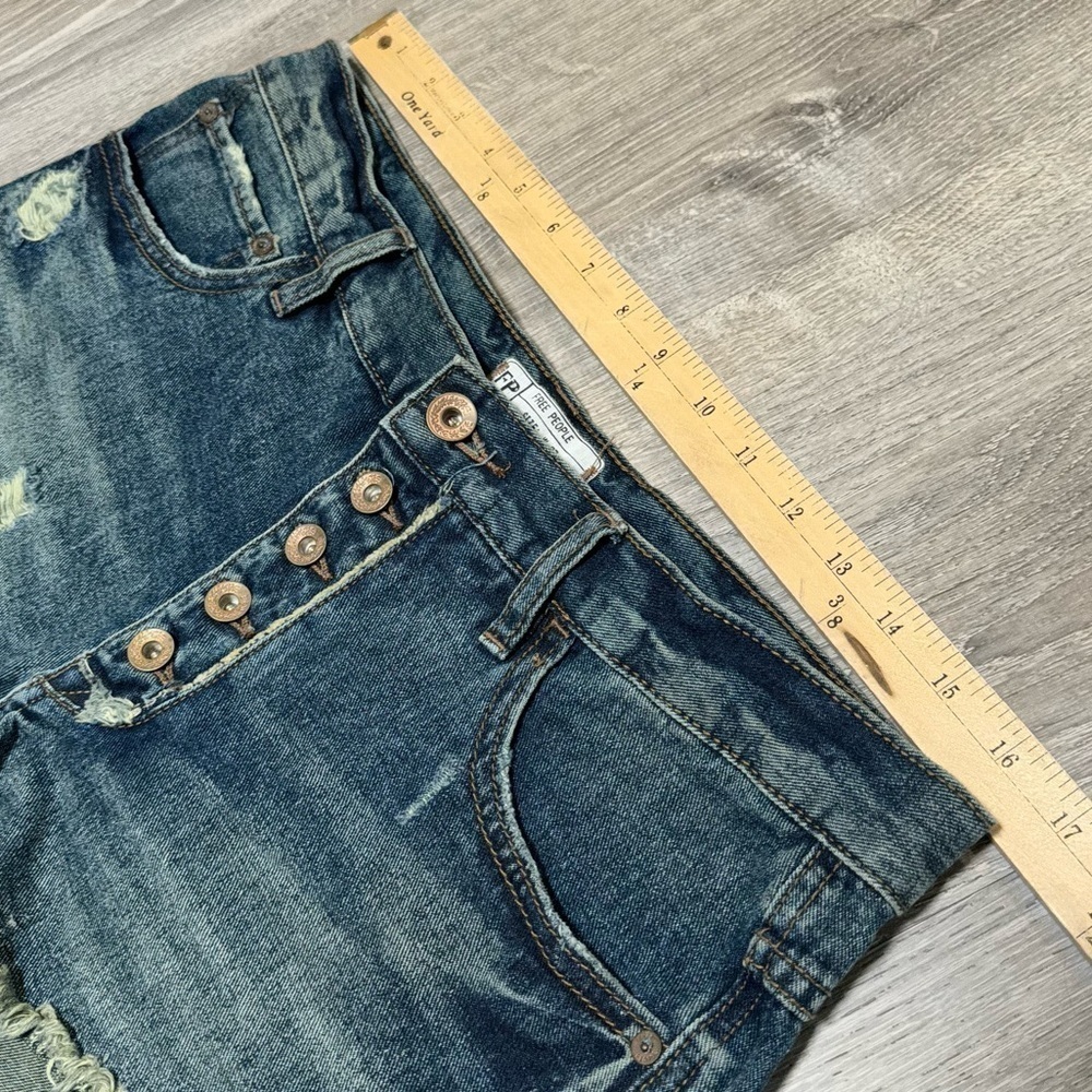 FREE PEOPLE 5 Button Fly Frayed Distressed Raw hem Denim Shorts 27 - Picture 5 of 8